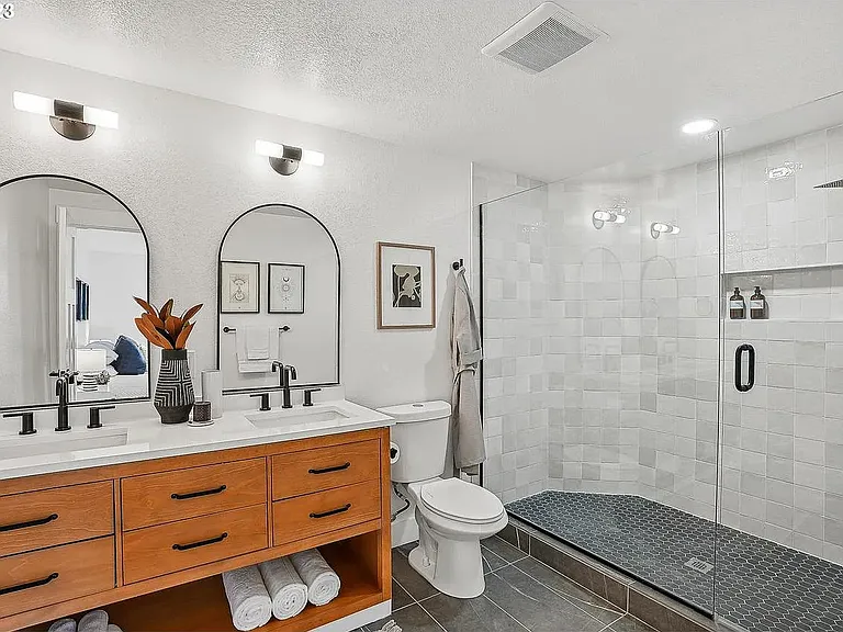 13991 Majestic Ct — Photo 22