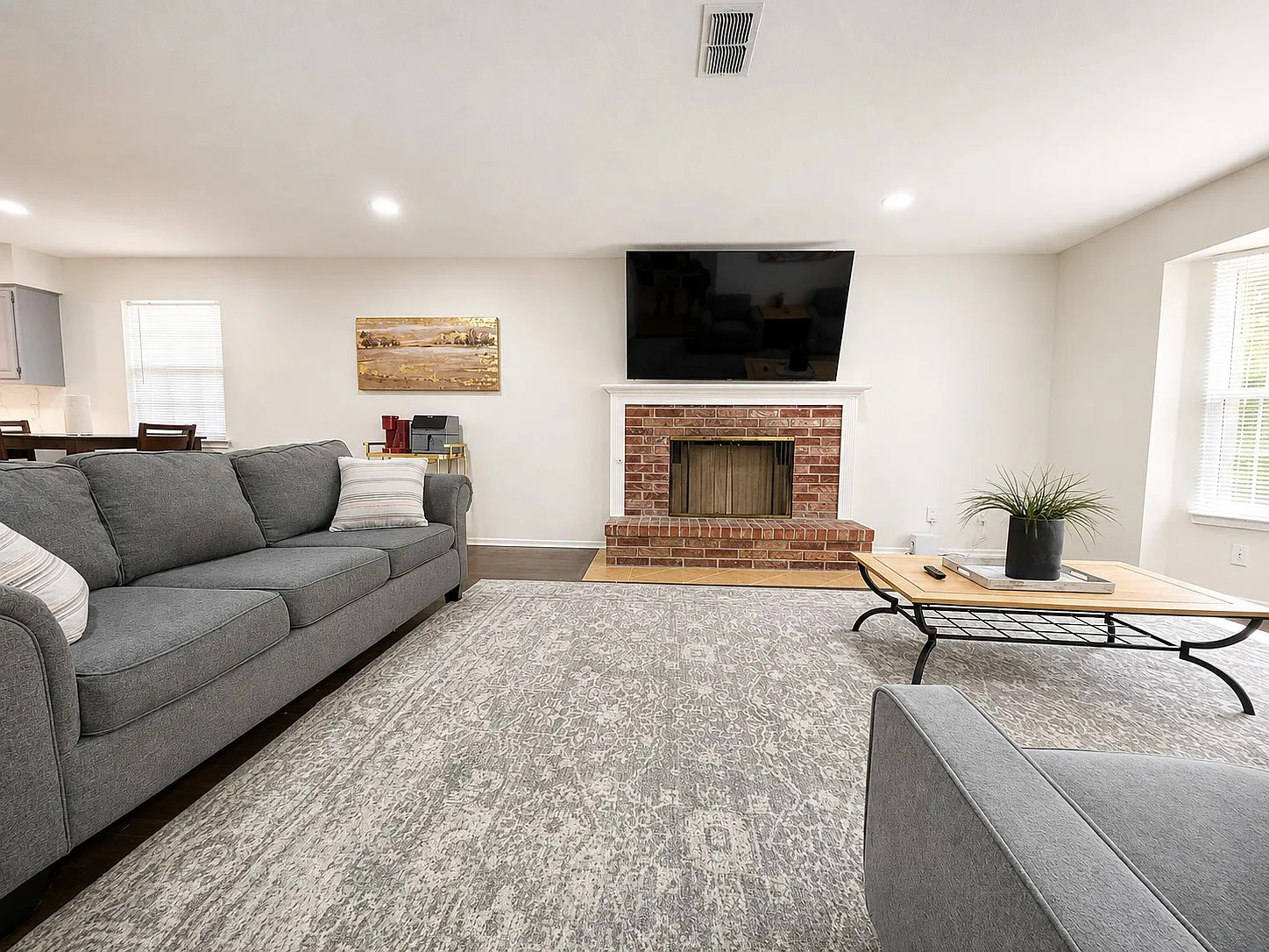 2 bed, 1217 sqft, $2,300 — Photo 3
