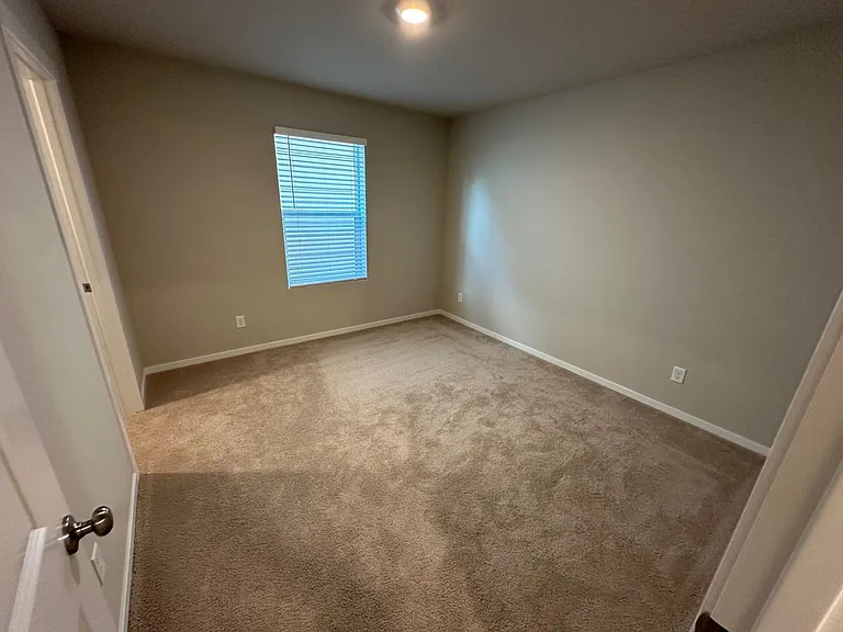 2406 Hyde Ct NE — Photo 19