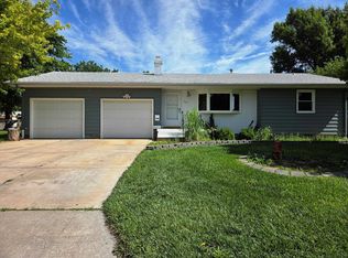704 Northridge Rd, Newton, KS 67114
