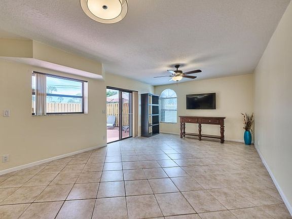 5th image of 4065 Village Dr Unit D