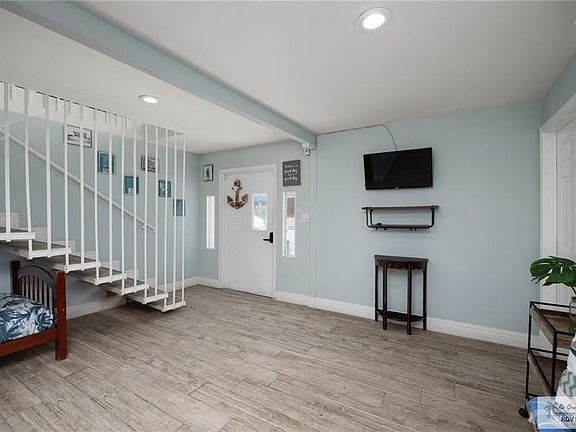 2nd image of 5805 Gulf Blvd