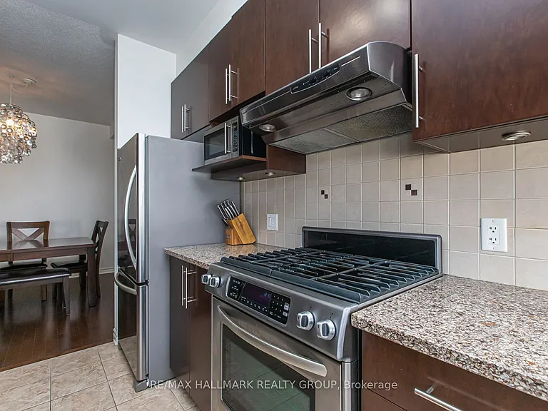 534 Rochefort Cir — Photo 9