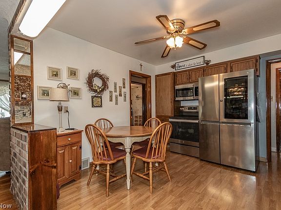 5th image of 31721 Ronald Dr