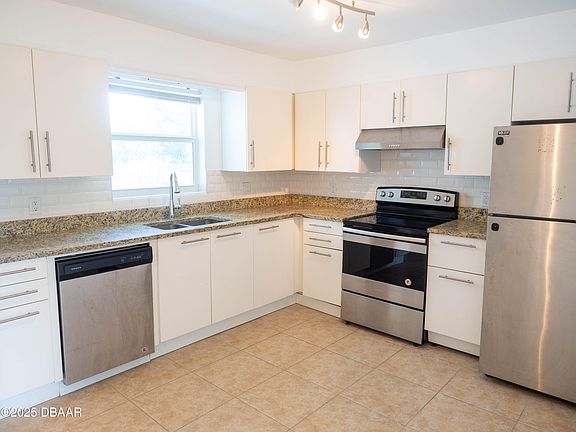 4th image of 2723 S Peninsula Dr