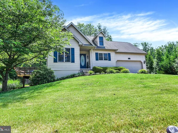 7522 Lacey Ln, Spring Grove, PA 17362