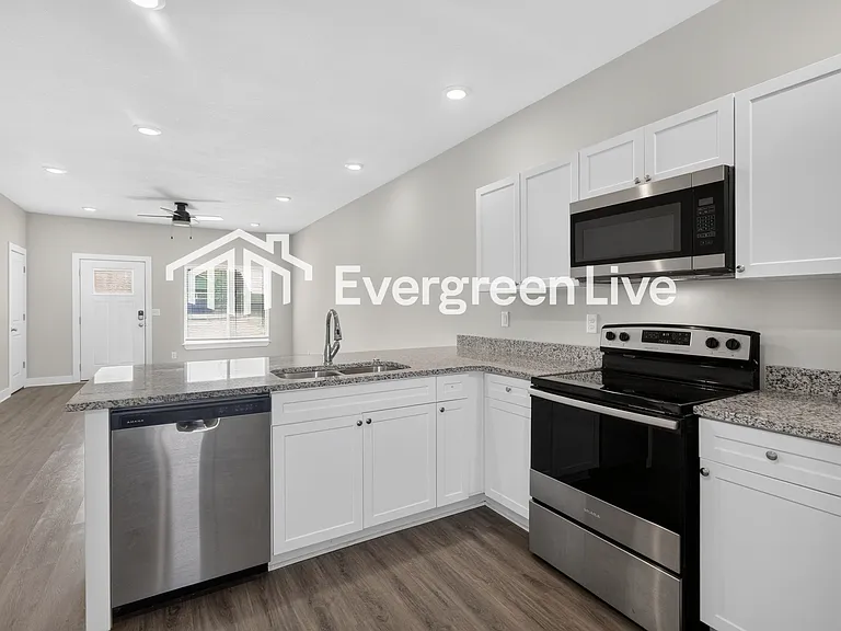 5247 N Cypress St — Photo 15