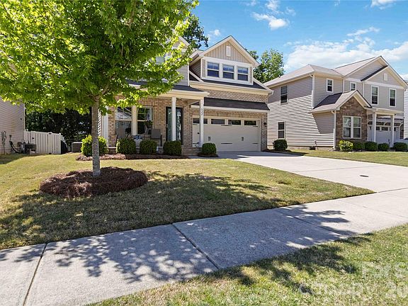 5th image of 622 Oldham Ln