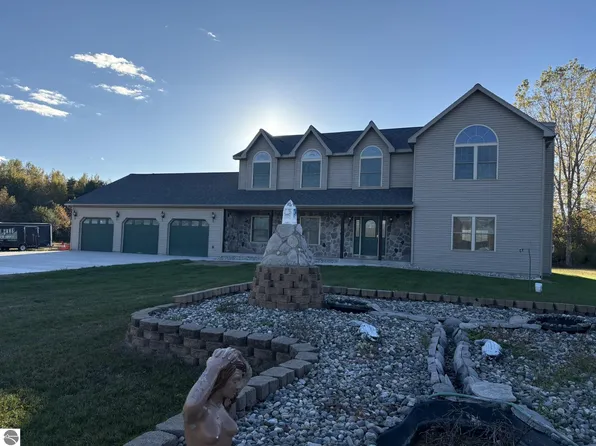 99 N Alamando Rd, Shepherd, MI 48883