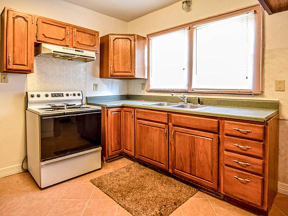 5th image of 2336 E Magnolia Ave