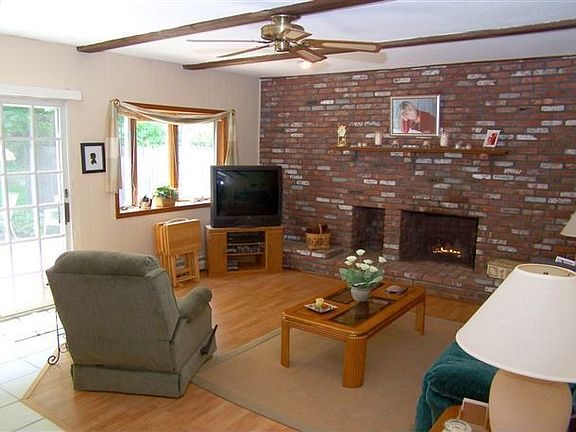 4th image of 6 Willow Pl