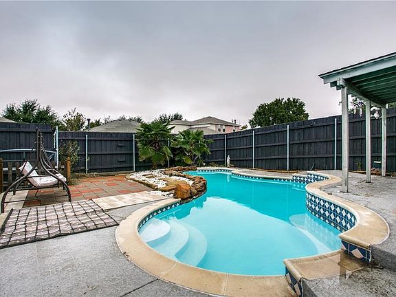 2nd image of 1303 Leeward Ln