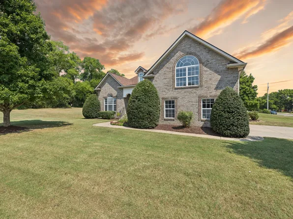 1030 Wyndham Dr, Gallatin, TN 37066