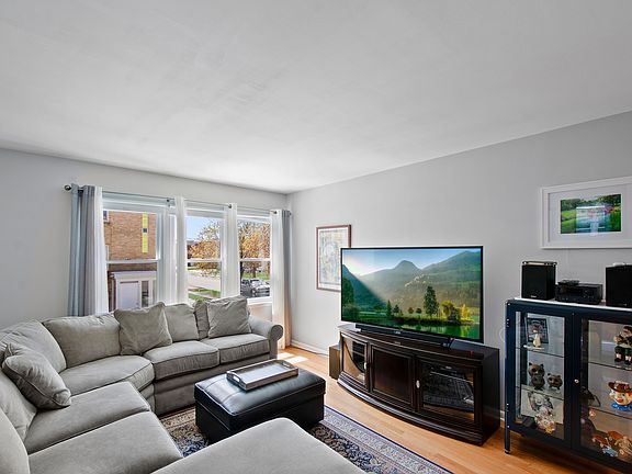 4th image of 1065 Arnold Ct