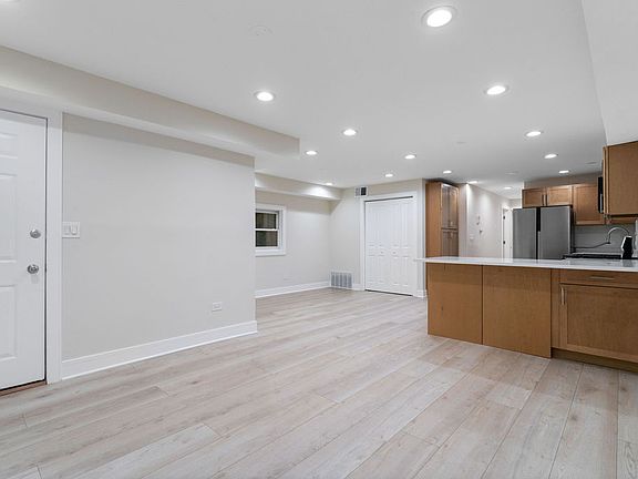 3rd image of 1624 N Bell Ave APT G