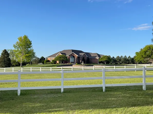 620 E Lochland Rd, Hastings, NE 68901
