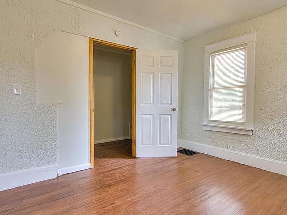 3rd image of 318 Midridge Dr