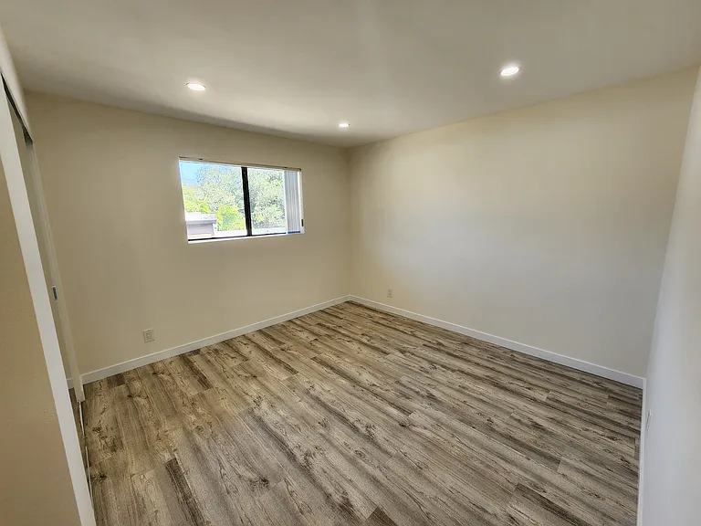 626 N Isabel St #301 — Photo 15