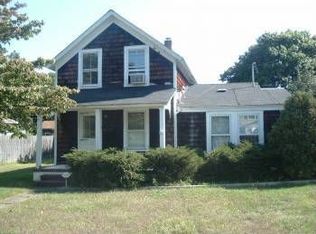 31 Avery Ave, Blue Point, NY 11772