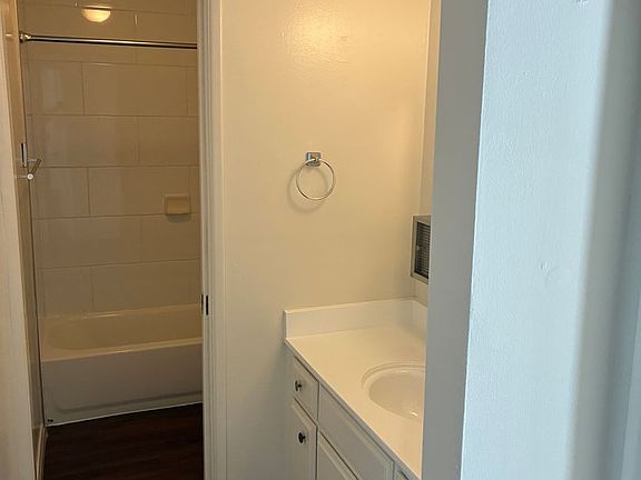 4th image of 2122-2136 E 2nd St #3