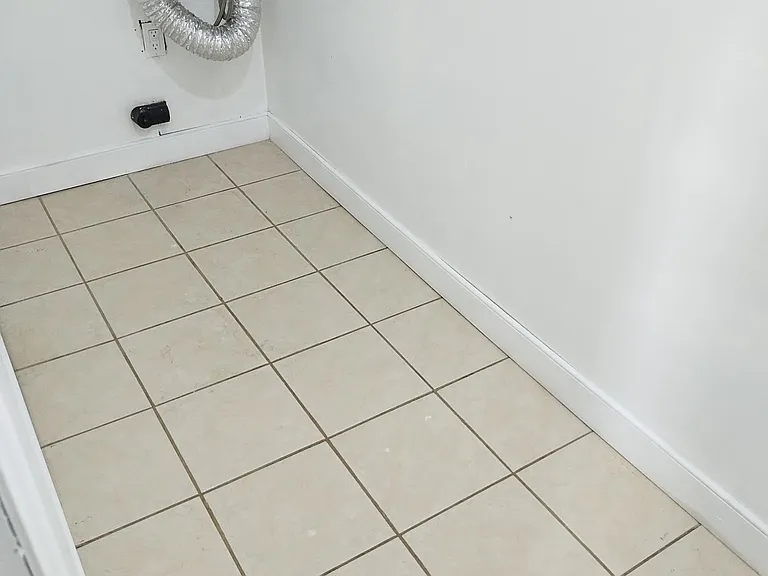 2641 Brown St — Photo 10