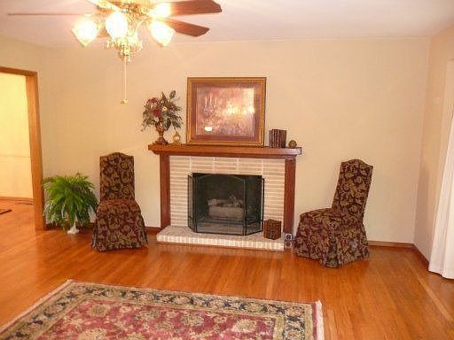 4th image of 4308 Pleasantwood Dr