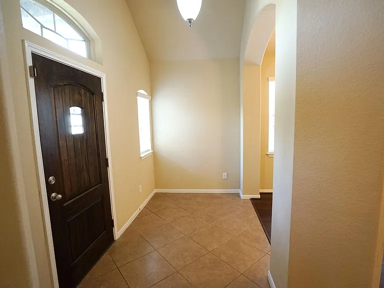 1067 Cedar Lake Ct — Photo 10