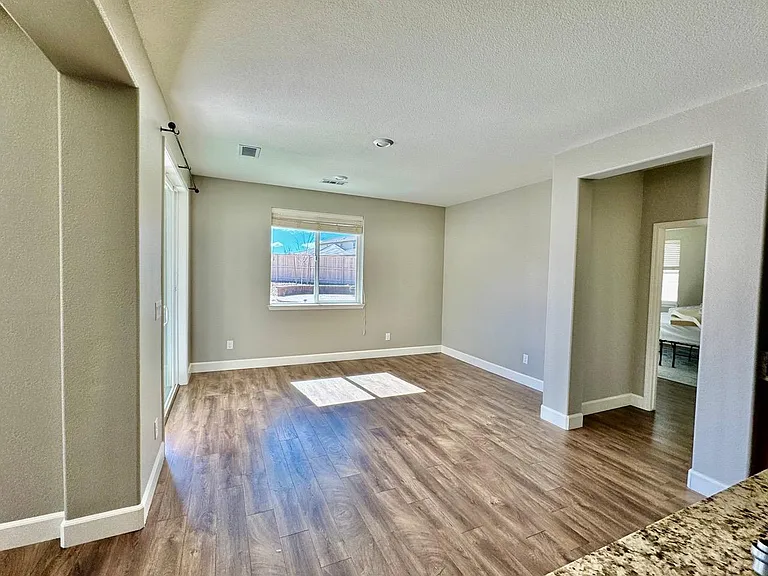 10520 Rollins Dr — Photo 13