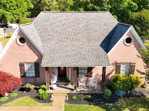 6585 Green Glen Dr, Walls, MS 38680