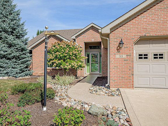 3rd image of 313 S Eagle Glen Trl