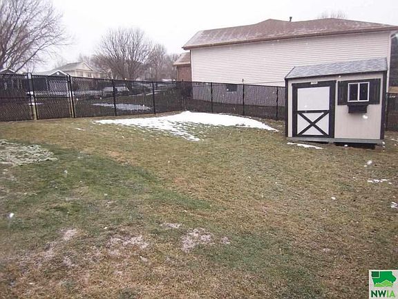 5th image of 4527 Hawthorne Dr
