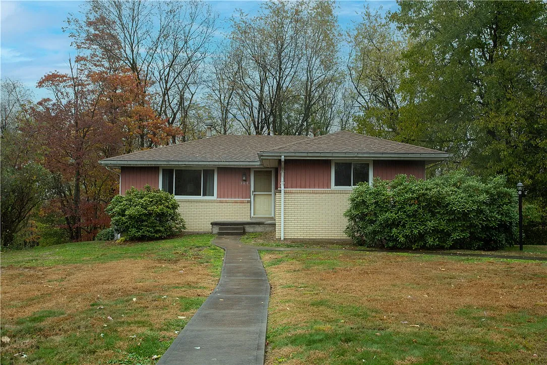 194 Woodridge Dr photo 1