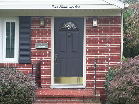 4th image of 409 Broadway St