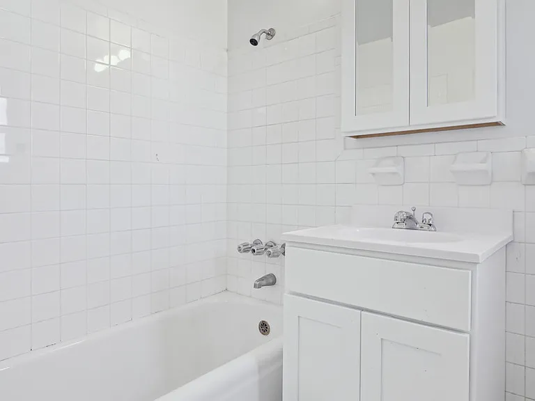 200 W 16th St #10C — Photo 8