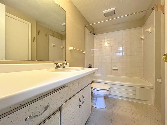 5th image of 2676 Sheridan Dr Unit 1