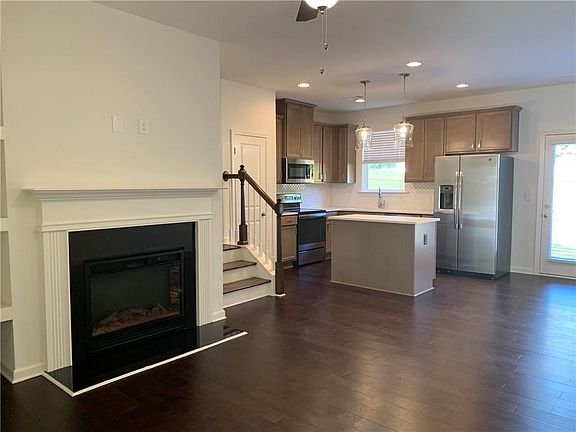 4th image of 4908 Longview Walk