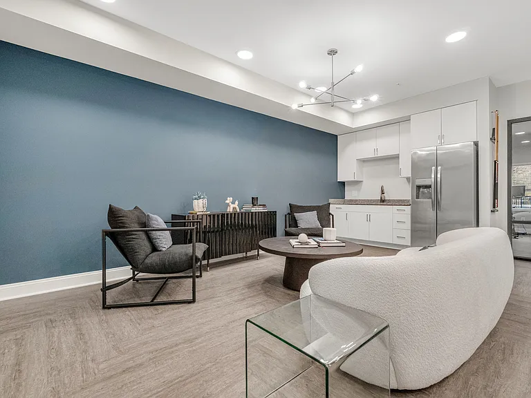 Park Lamont Apartments & Townhomes — Photo 9