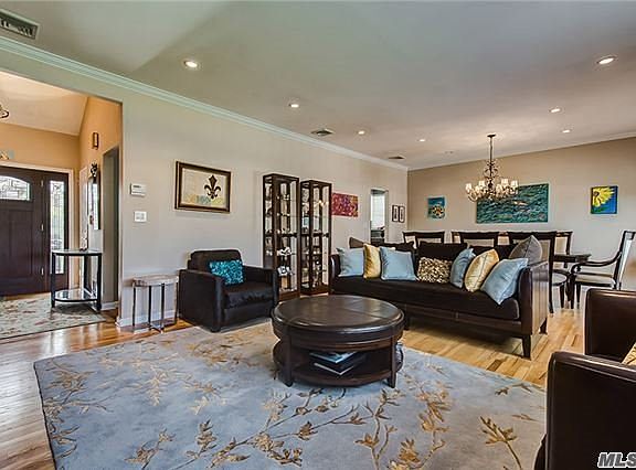 3rd image of 236 Bayview Ave