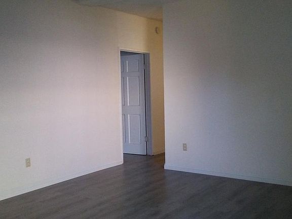 5th image of 2531 E 1st St