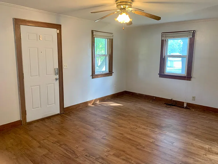 3645 N Leroy Ave — Photo 1