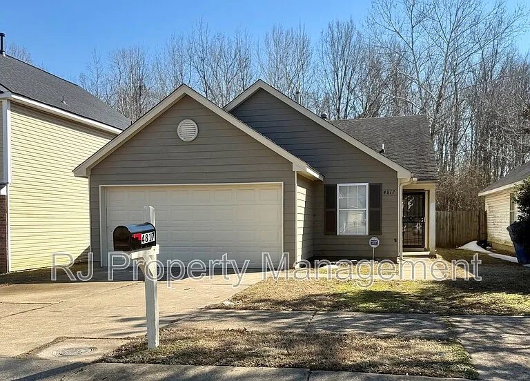 4817 Royal Run Dr — Photo 1