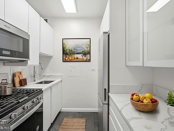 3rd image of 2755 Ordway St NW APT 203