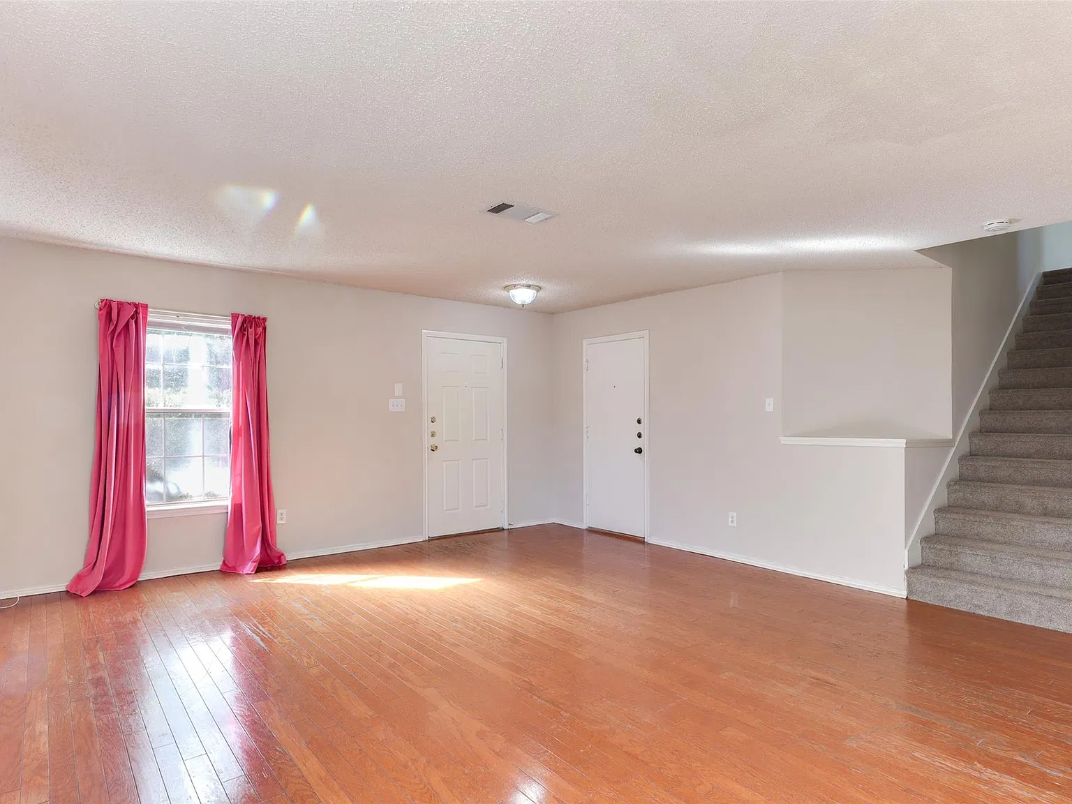 4 bed, 2.5 bath, 2676 sqft, $2,050 — Photo 3