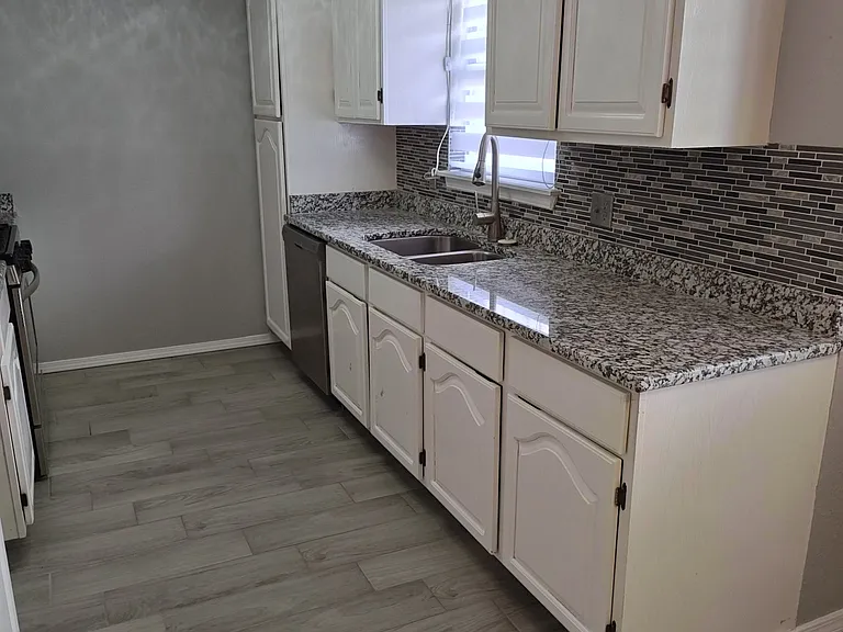 2420 Lake Michigan Dr — Photo 4