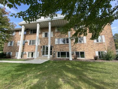 2730 Rosalyn Ct APT 101, New Hope, MN, 55427