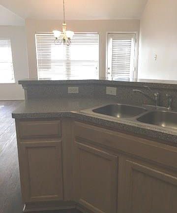 5th image of 921 Kentucky Derby Ln