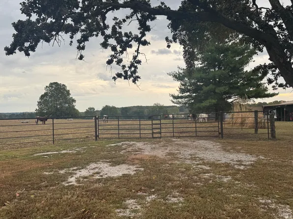 000 S 70th Road, Bolivar, MO 65613