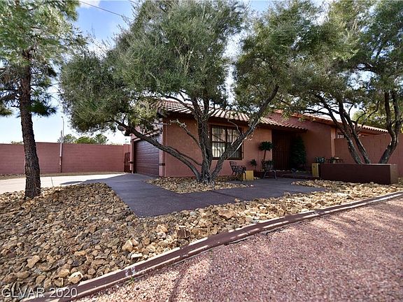 3rd image of 1068 Neil Armstrong Cir