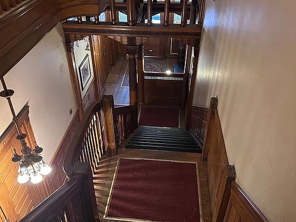 4th image of 16 W Mount Vernon Pl APT 1E