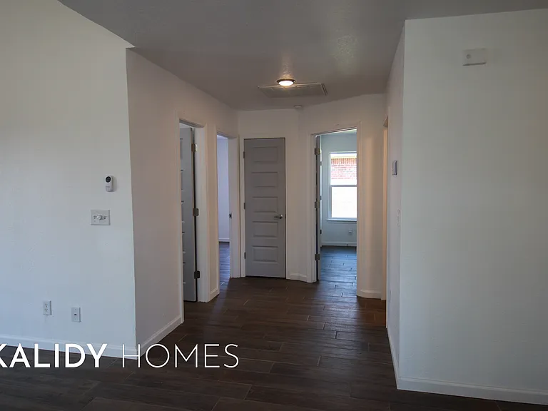 1400 Buena Vista Cir — Photo 14